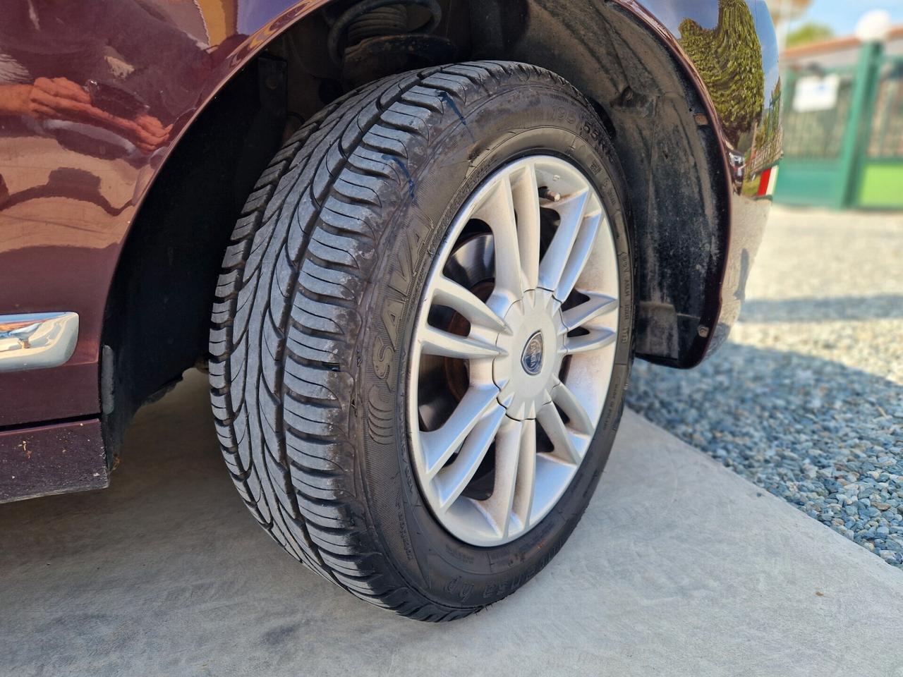 Lancia Ypsilon 1.3 MJT 75 CV Prontissima!