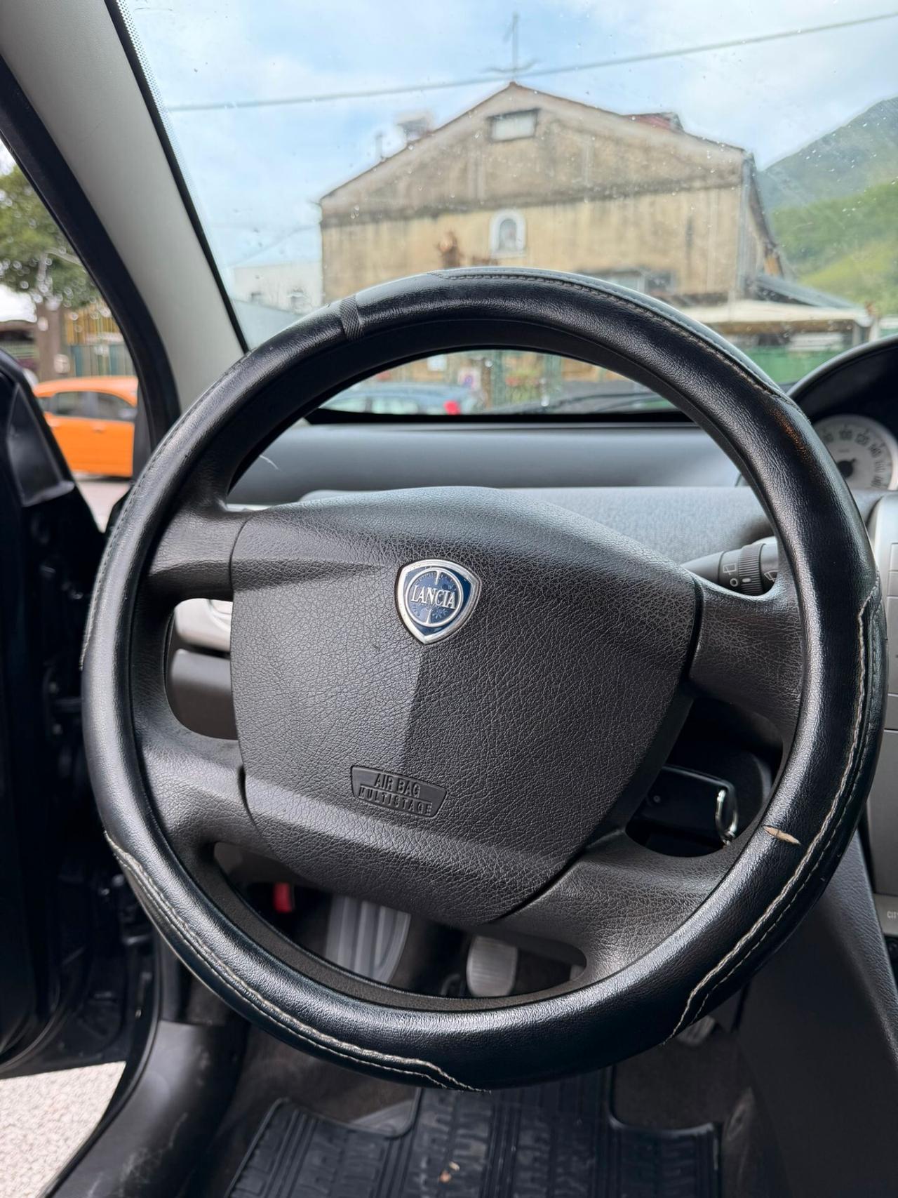 Lancia Ypsilon 1.3 MJT 75 CV Argento