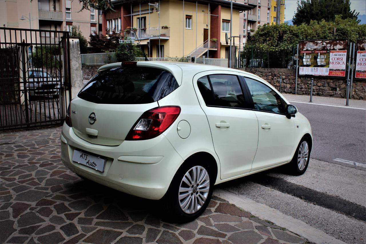 Opel Corsa 1.2 5 porte Cosmo Neopatentati