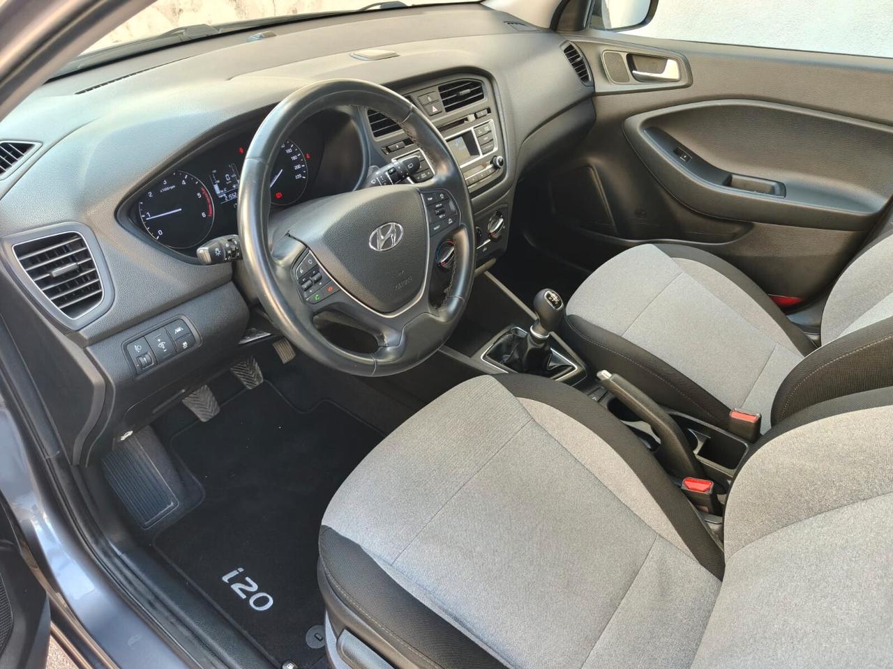 HYUNDAI I20 1.1 CRDI Comfort - 2016
