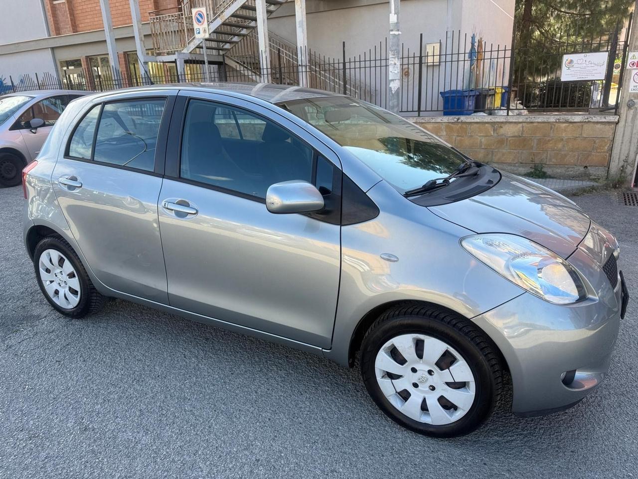 Toyota Yaris 1.0 5 porte