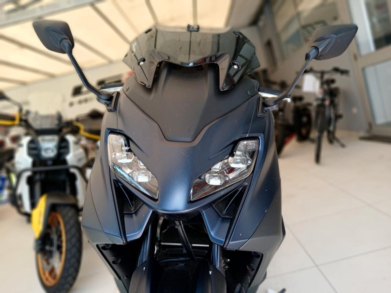 YAMAHA T-MAX 560