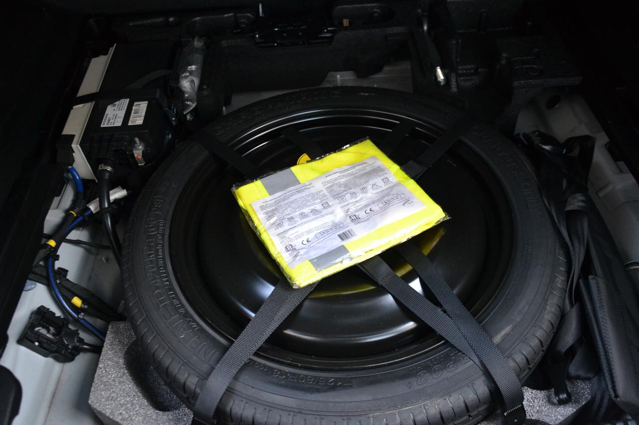 Volvo XC 60 2.0 197CV AWD HYBRID/DIESEL AUT.+FULL LED+RCAM+NAV