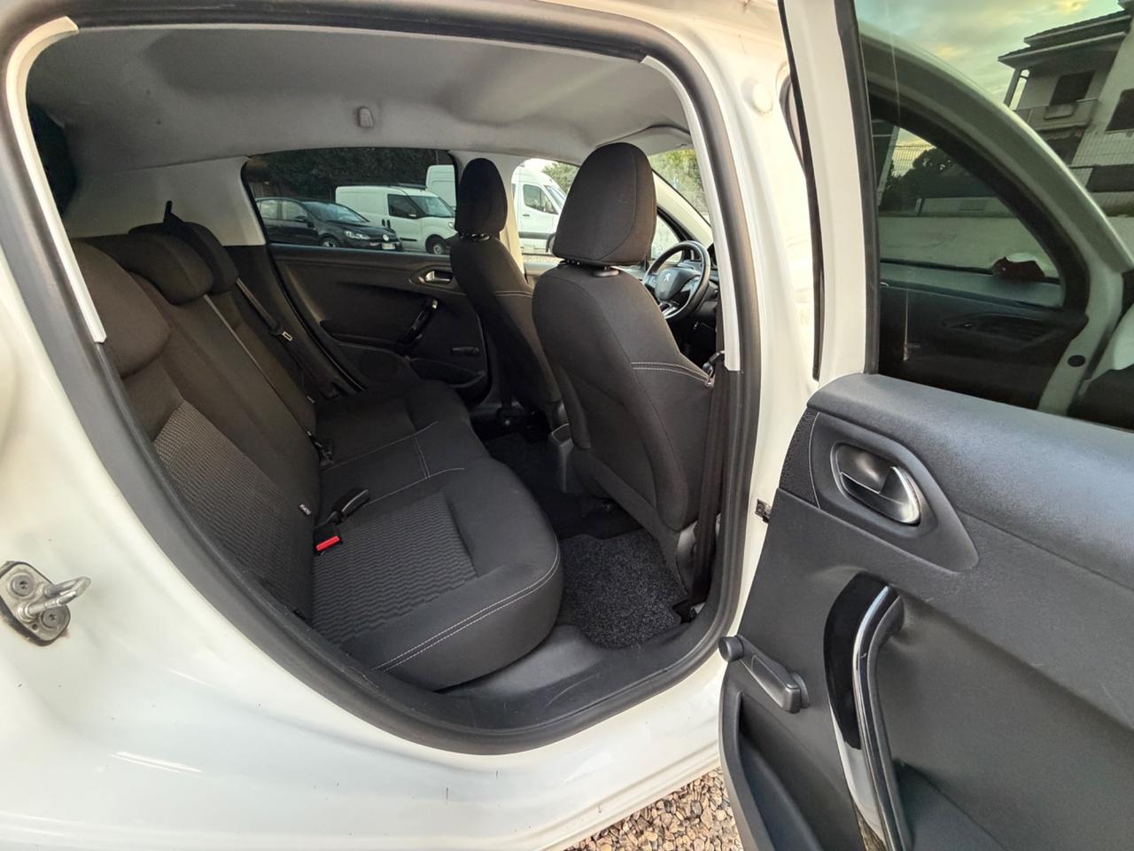 Peugeot 208 PureTech 82 5 porte Active