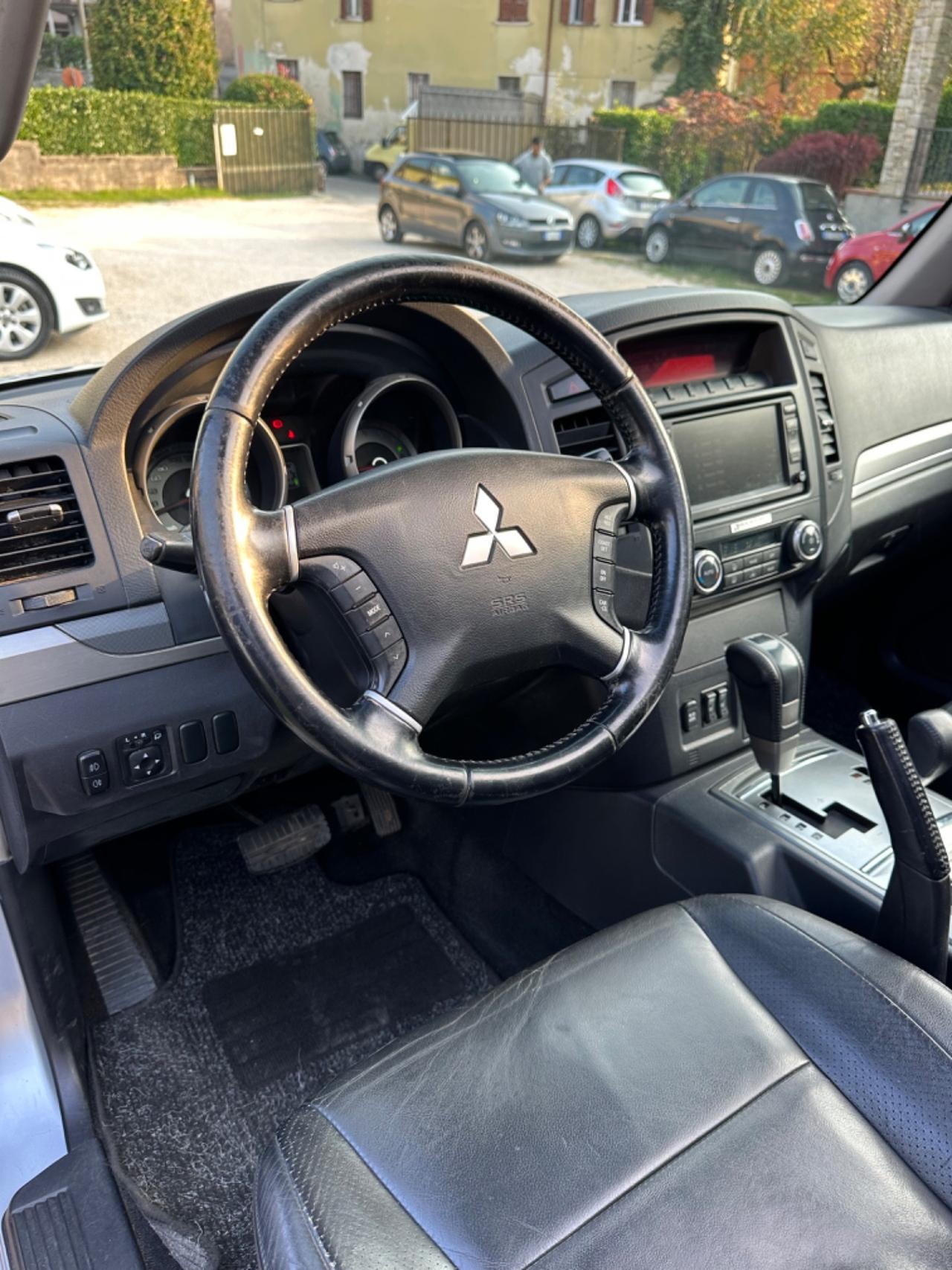 Mitsubishi PAJERO 3.2 DI-D 7POSTI TETTO 16V 5P INSTYLE