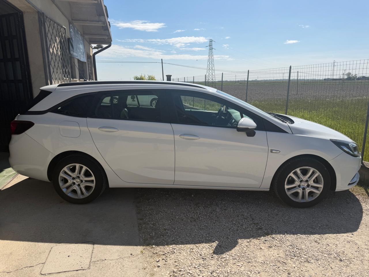 Opel Astra 1.6 CDTi Sports Tourer Cosmo