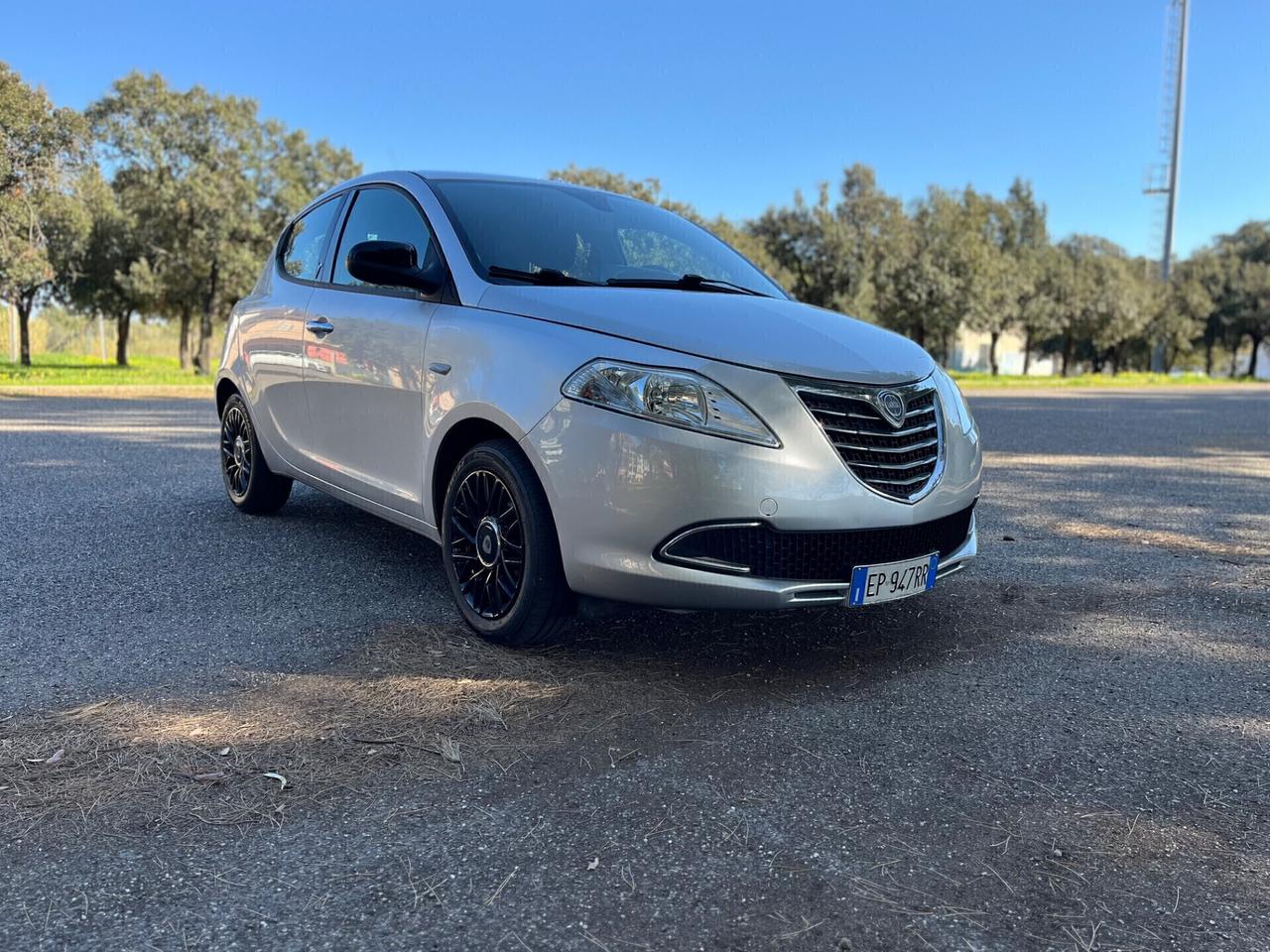 Lancia Ypsilon 1.2 69 CV 5 porte S&S Silver