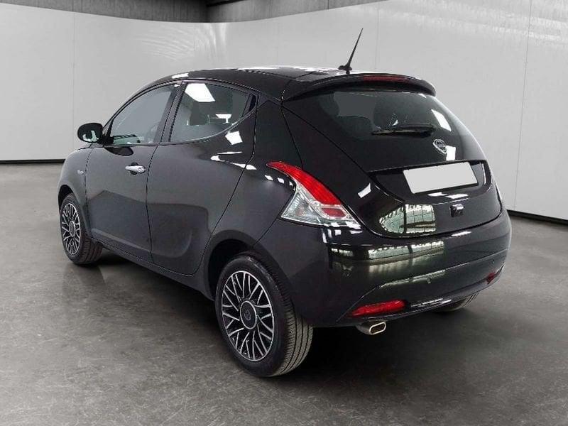 Lancia Ypsilon 1.0 firefly hybrid Platino s&s 70cv