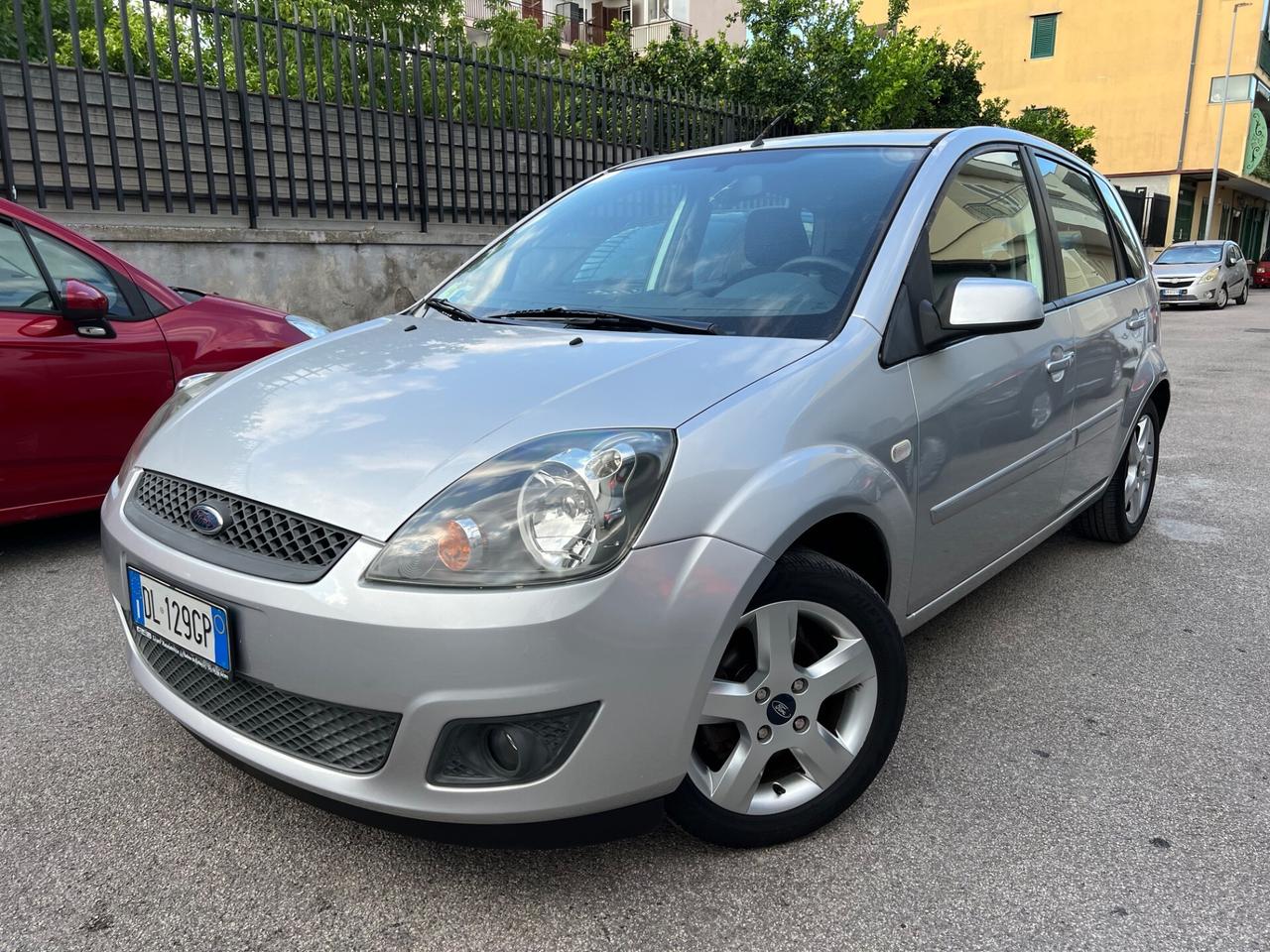 Ford Fiesta 1.2 16V 5p. Ghia