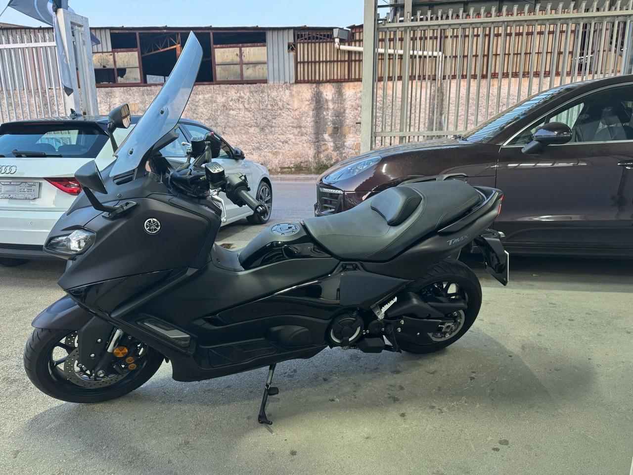 YAMAHA T-MAX 560 TECH MAX DARK MAGMA 2024
