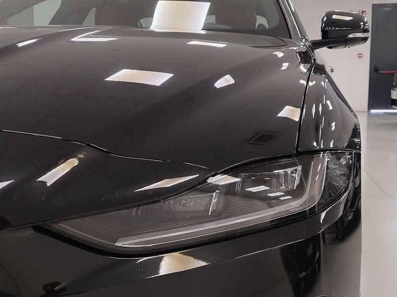 Jaguar XE 2.0d i4 R-Dynamic SE awd 180cv auto