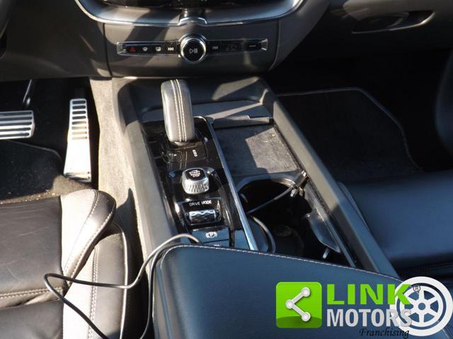 VOLVO XC60 allestimento R-design ben tenuta e manutentata