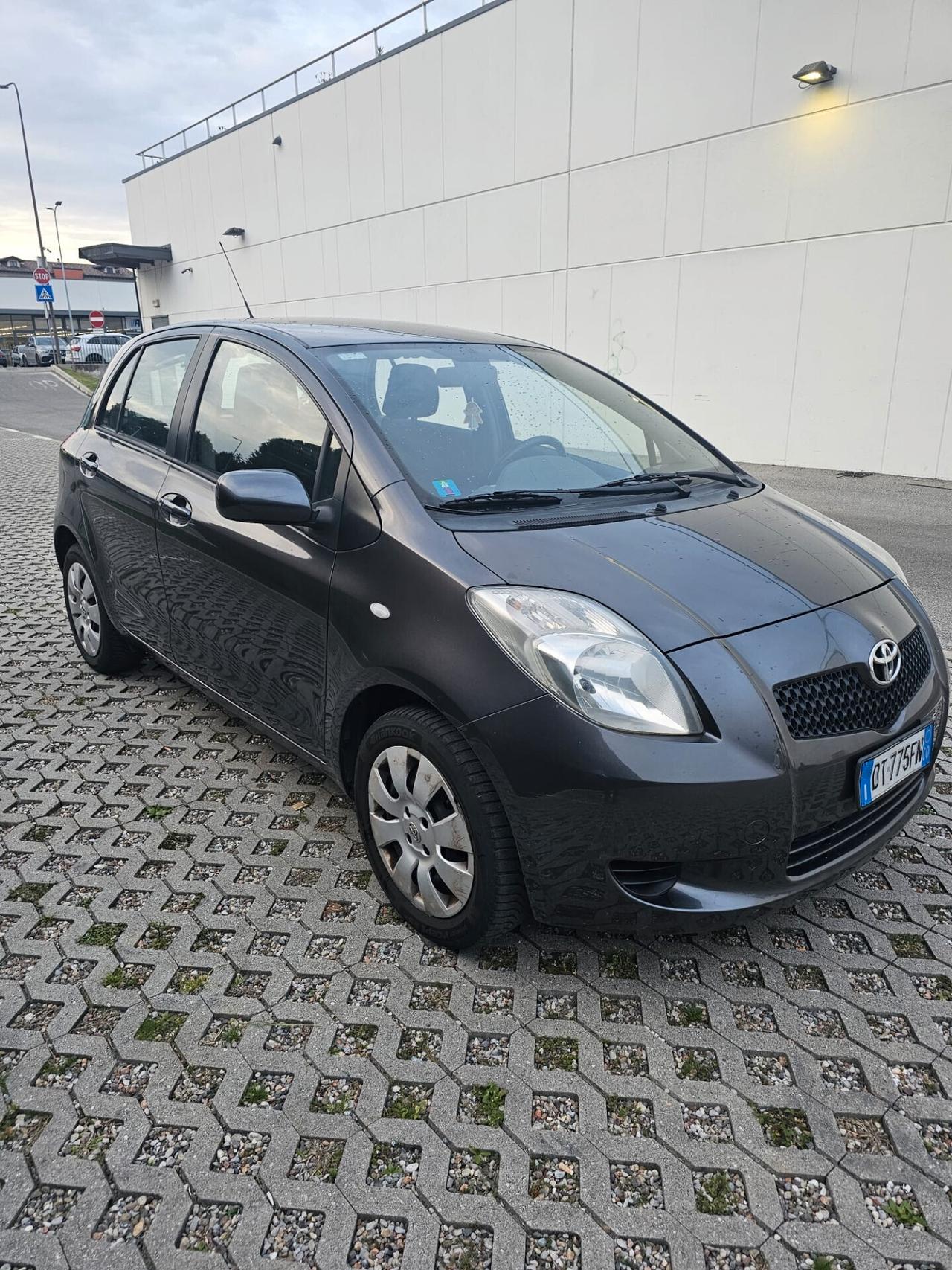 Toyota Yaris 1.0 5 porte Sol