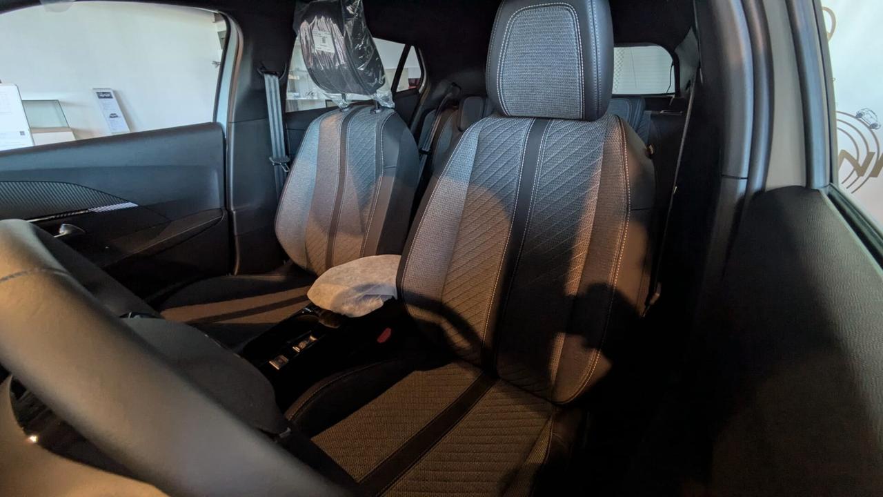 Peugeot 2008 Hybrid 145 e-DCS6 Allure