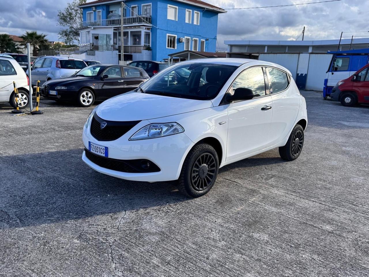 Lancia Ypsilon 0.9 TwinAir 5 porte Metano Ecochic Elefantino Blu