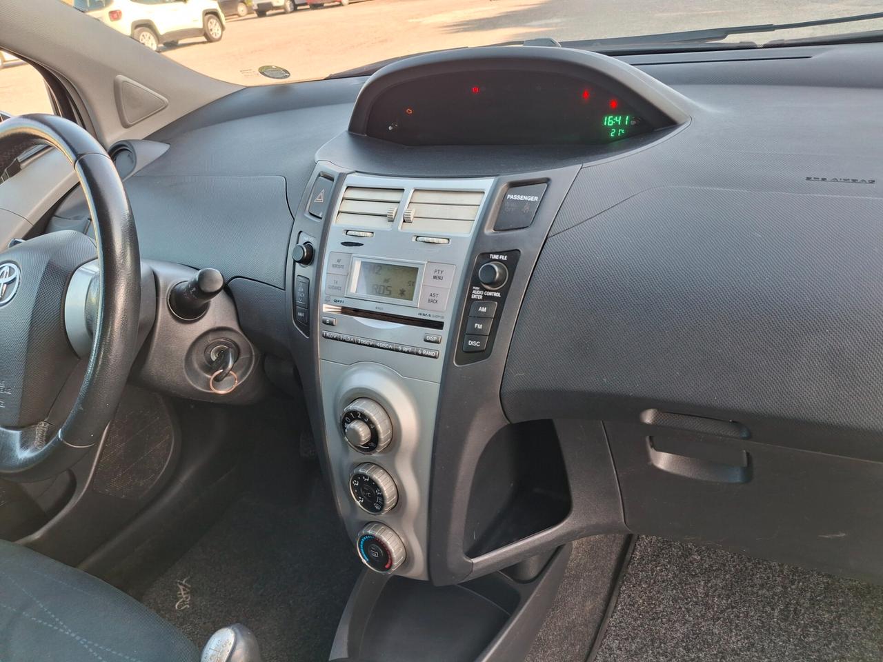 Toyota Yaris 1.3 Benzina-5 Porte-OK NEOPATENTATI.