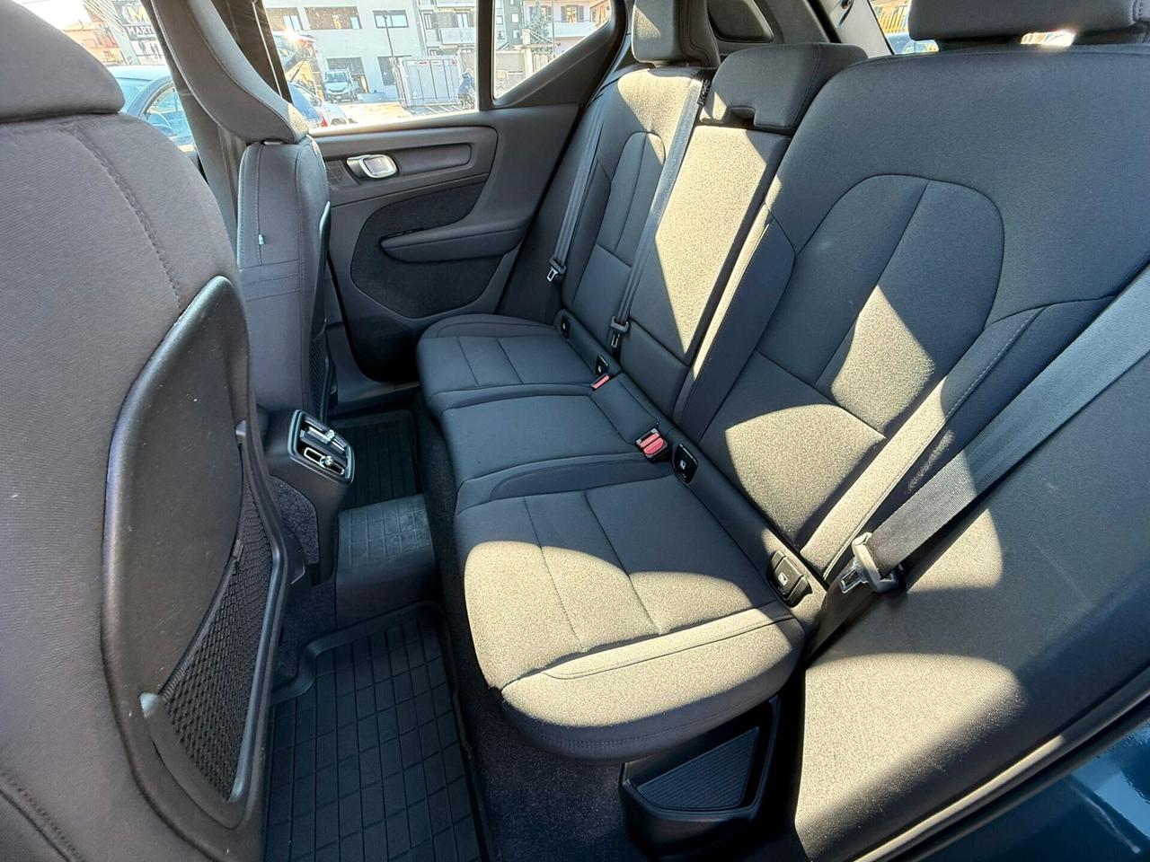 VOLVO XC40 MOMENTUM T2 1.5BENZINA 129CV AUTOMATICA EURO6B
