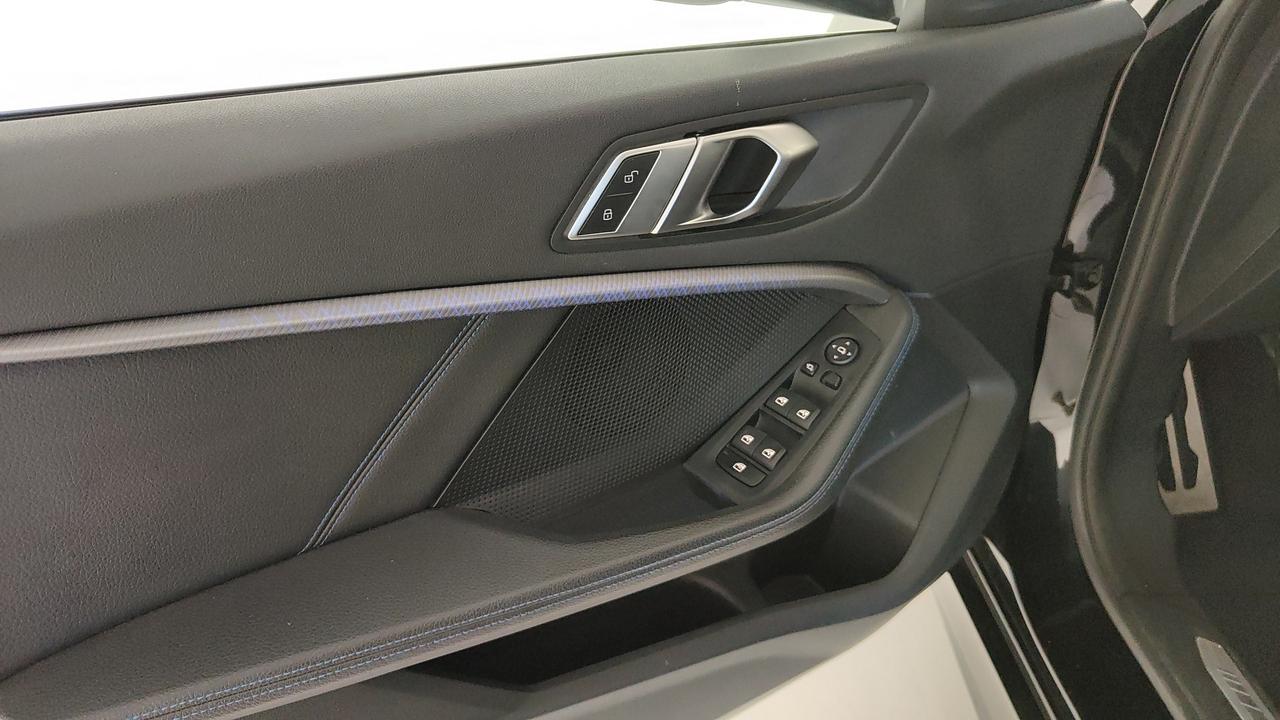 BMW Serie 1 F40 - 118d Msport