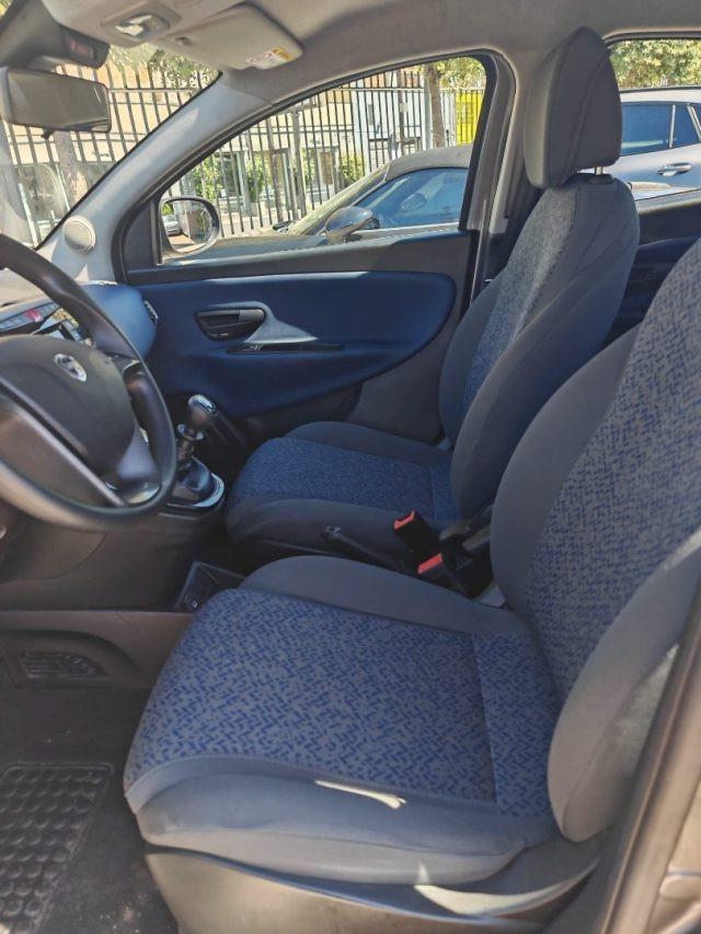LANCIA Ypsilon 1000 HYBRID SILVER 70CV 5POSTI STEREO USB ITALIA