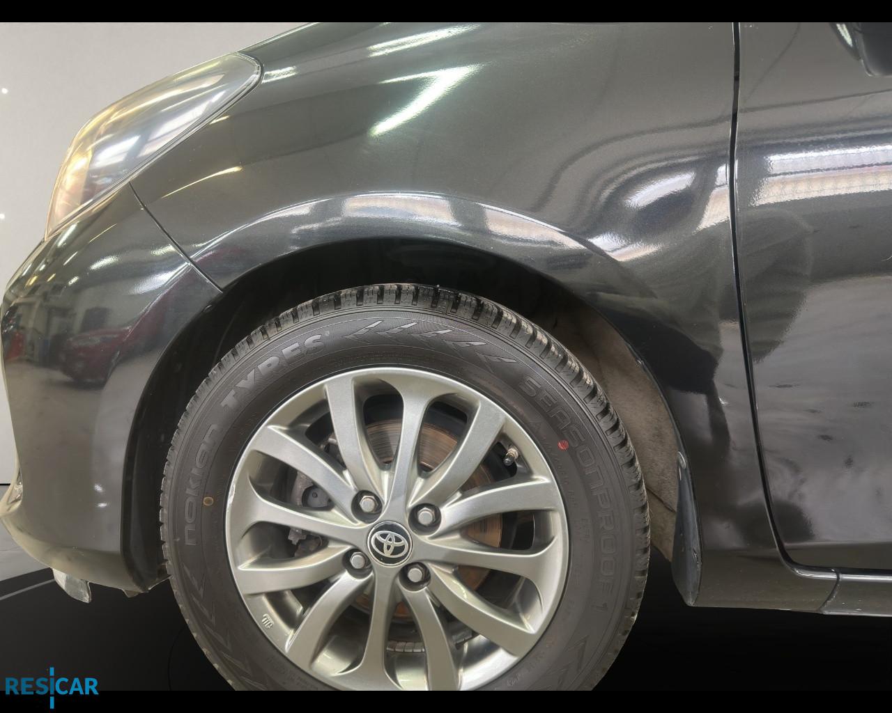 TOYOTA Yaris 5p 1.0 Active IDONEA NEOPATENTATO