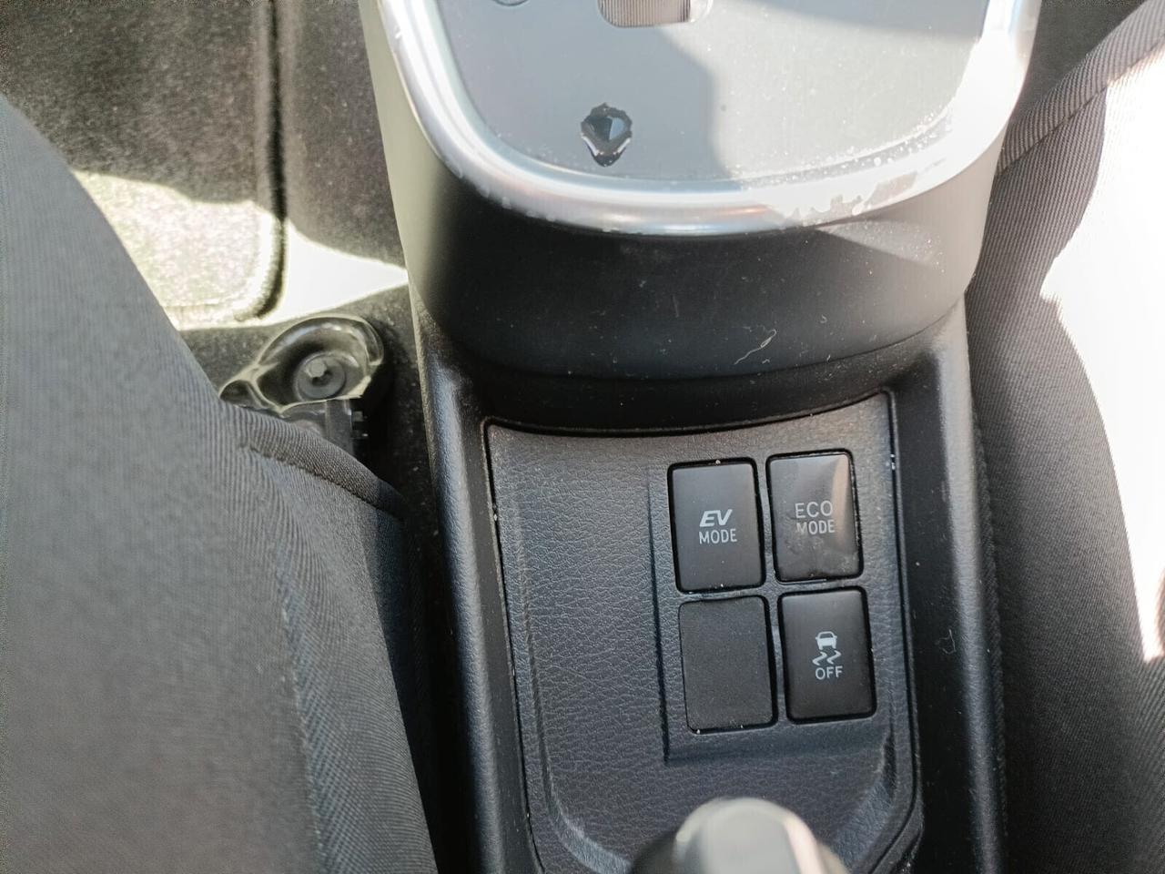 Toyota Yaris 1.5 Hybrid 5 porte Cool NEOPATENTATI