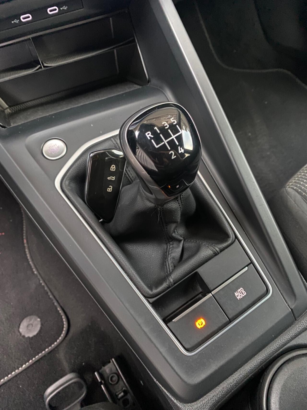 Volkswagen Golf 8 1.0 TSI 90cv - OK NEOPATENTATI