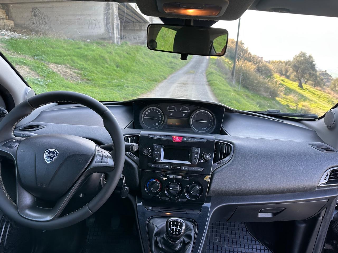 Lancia Ypsilon 1.0 FireFly 5 porte S&S Hybrid Ecochic Silver