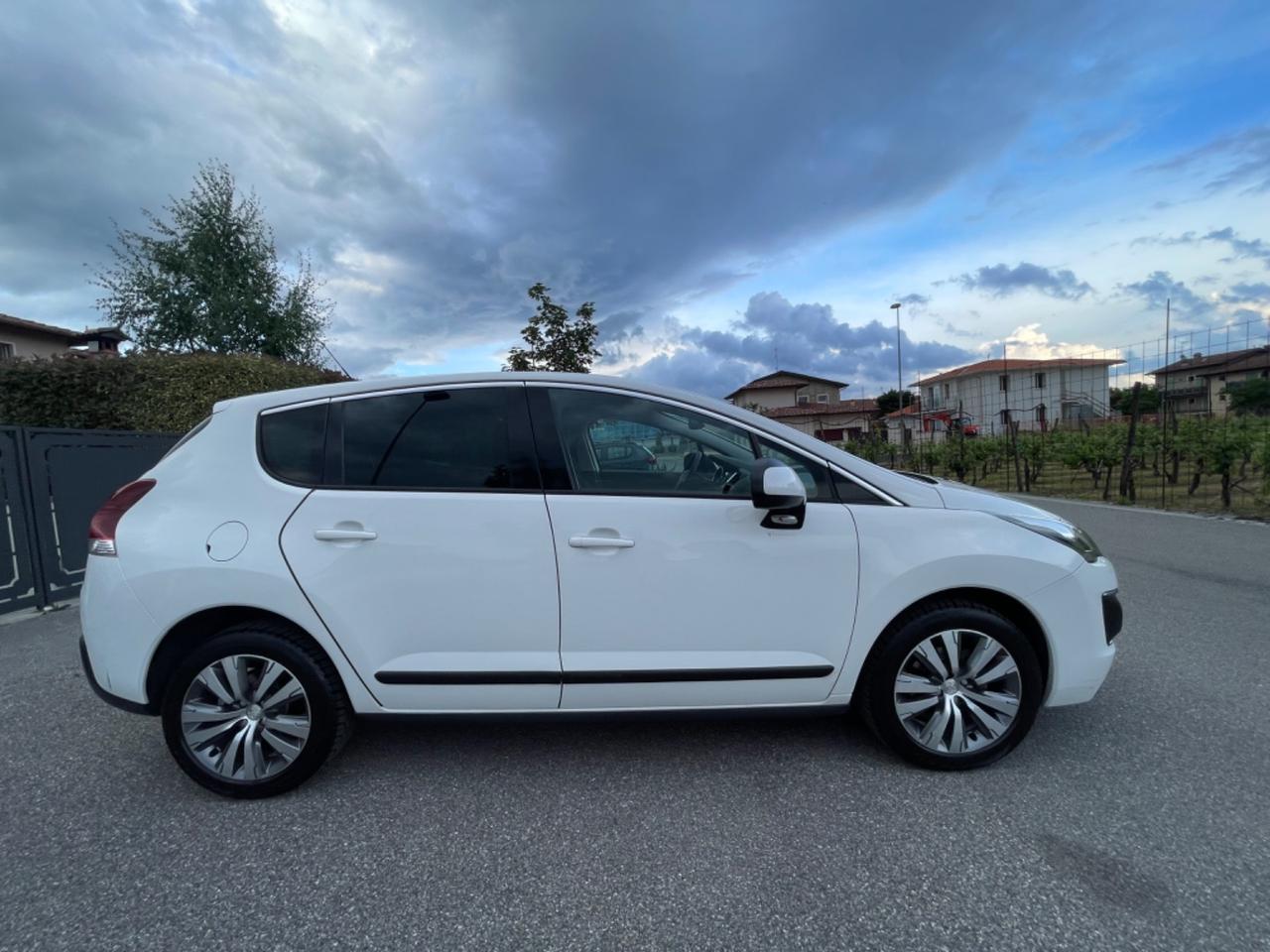 Peugeot 3008 1.6 HDi 115CV Access