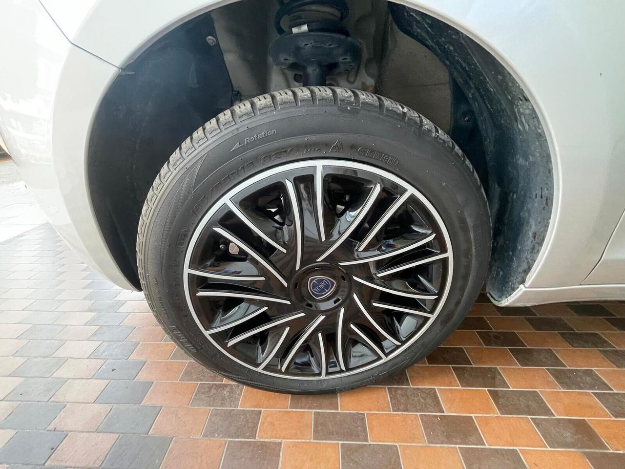 Lancia Ypsilon 1.0 FireFly 5 porte S&S Hybrid Ecochic Gold