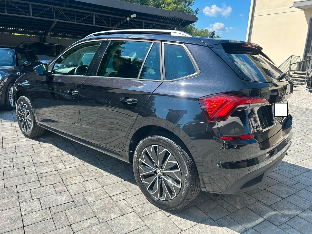 Skoda Kamiq 1.0 TSI Black Dots FARI LED - CERCHI 17" - RETROCAMERA