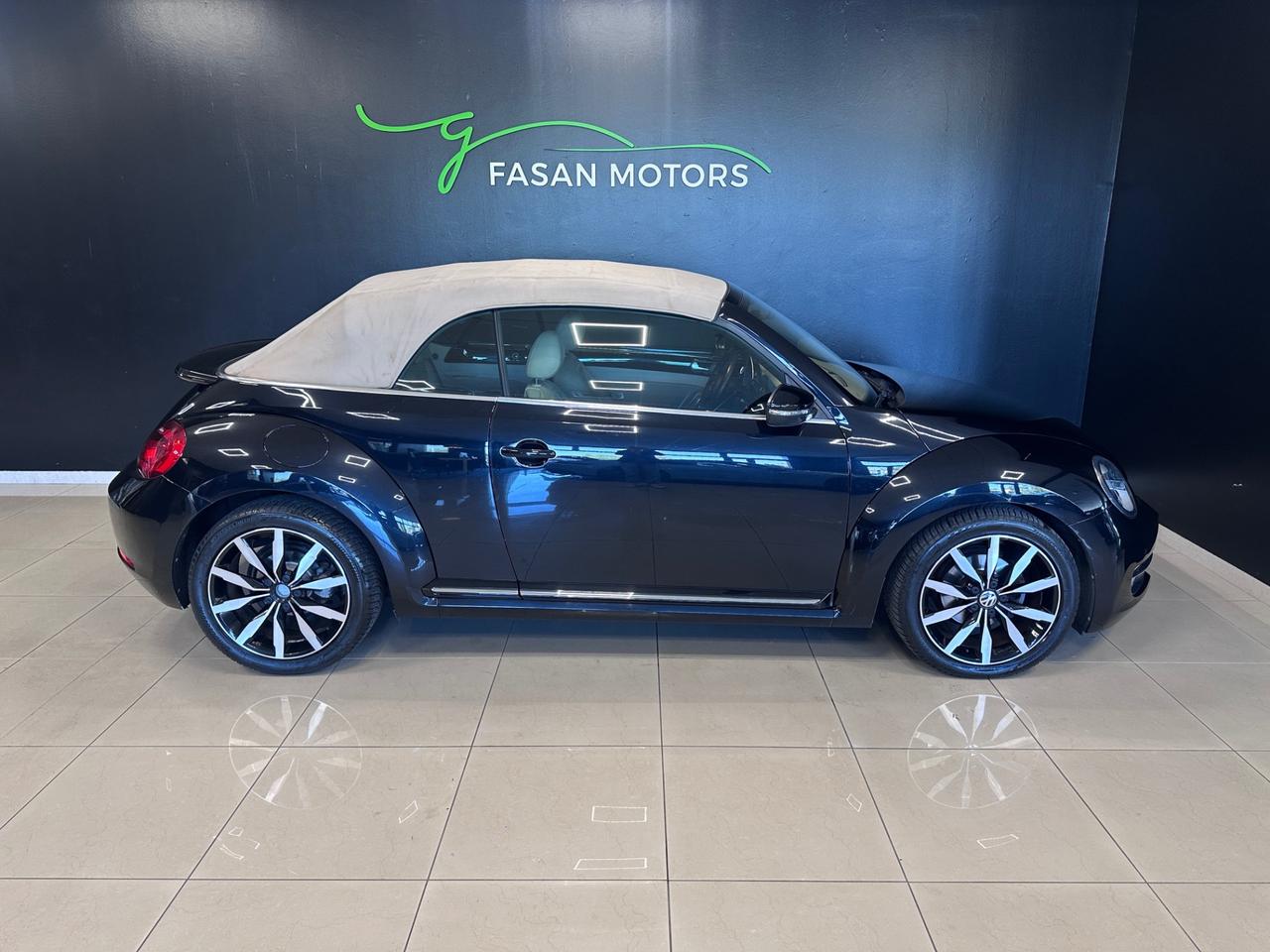 Volkswagen Maggiolino Cabrio 1.6 tdi Design 105cv dsg