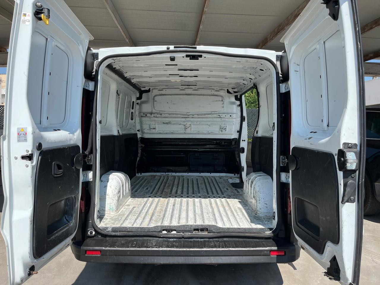 Nissan NV300 27 1.6 dCi 120CV PC-TN Van