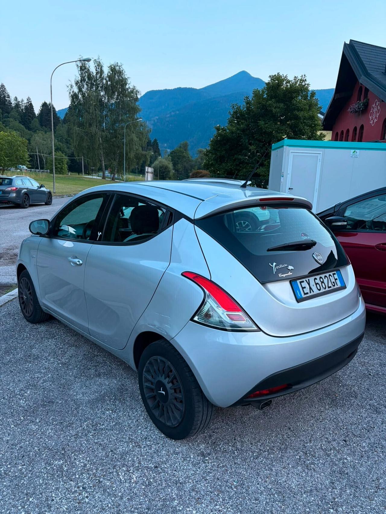 Lancia Ypsilon 1.2 69 CV 5 porte S&S Silver