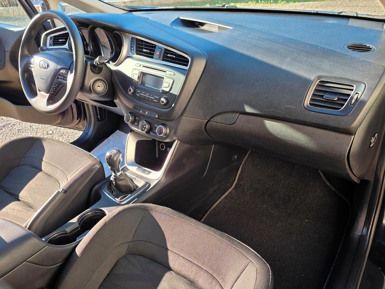 Kia Ceed 1.6 CRDI UNICO PROPRIETARIO ADATTA A NEOPATENTATI