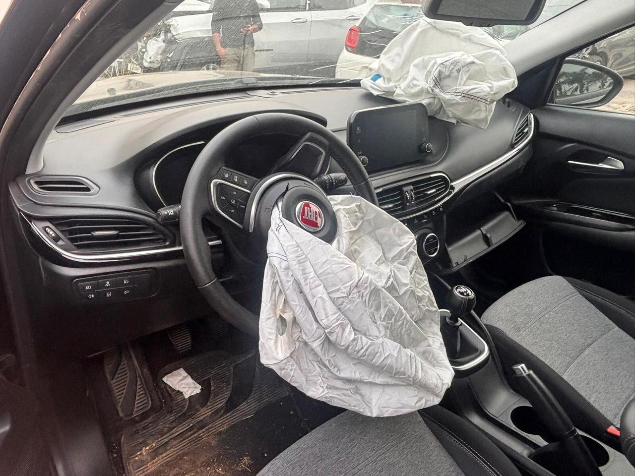 Fiat Tipo 1.6 Mjt Cross sinistrato - 2022