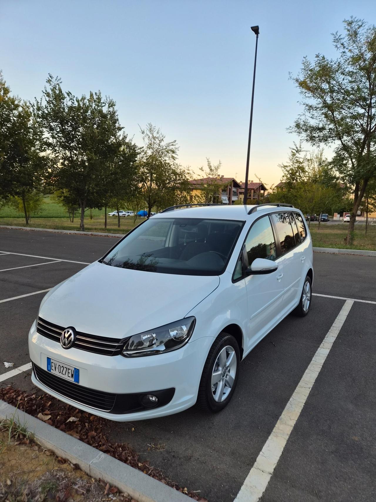 Volkswagen Touran Business 1.4 Highline EcoFuel 7 POSTI