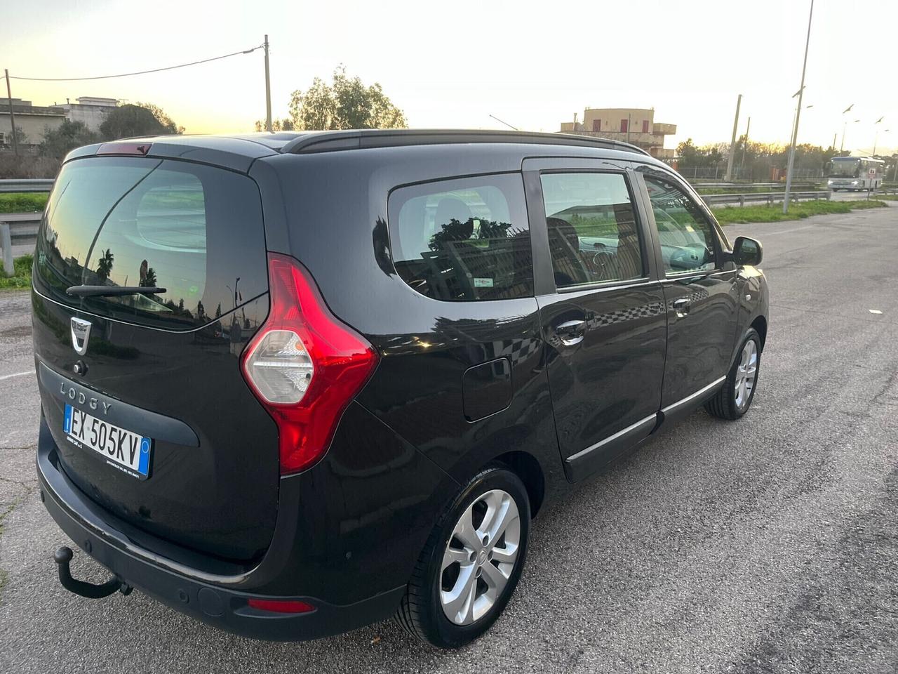 Dacia Lodgy 1.5 dCi Lauréate Gancio traino Unipro 2014