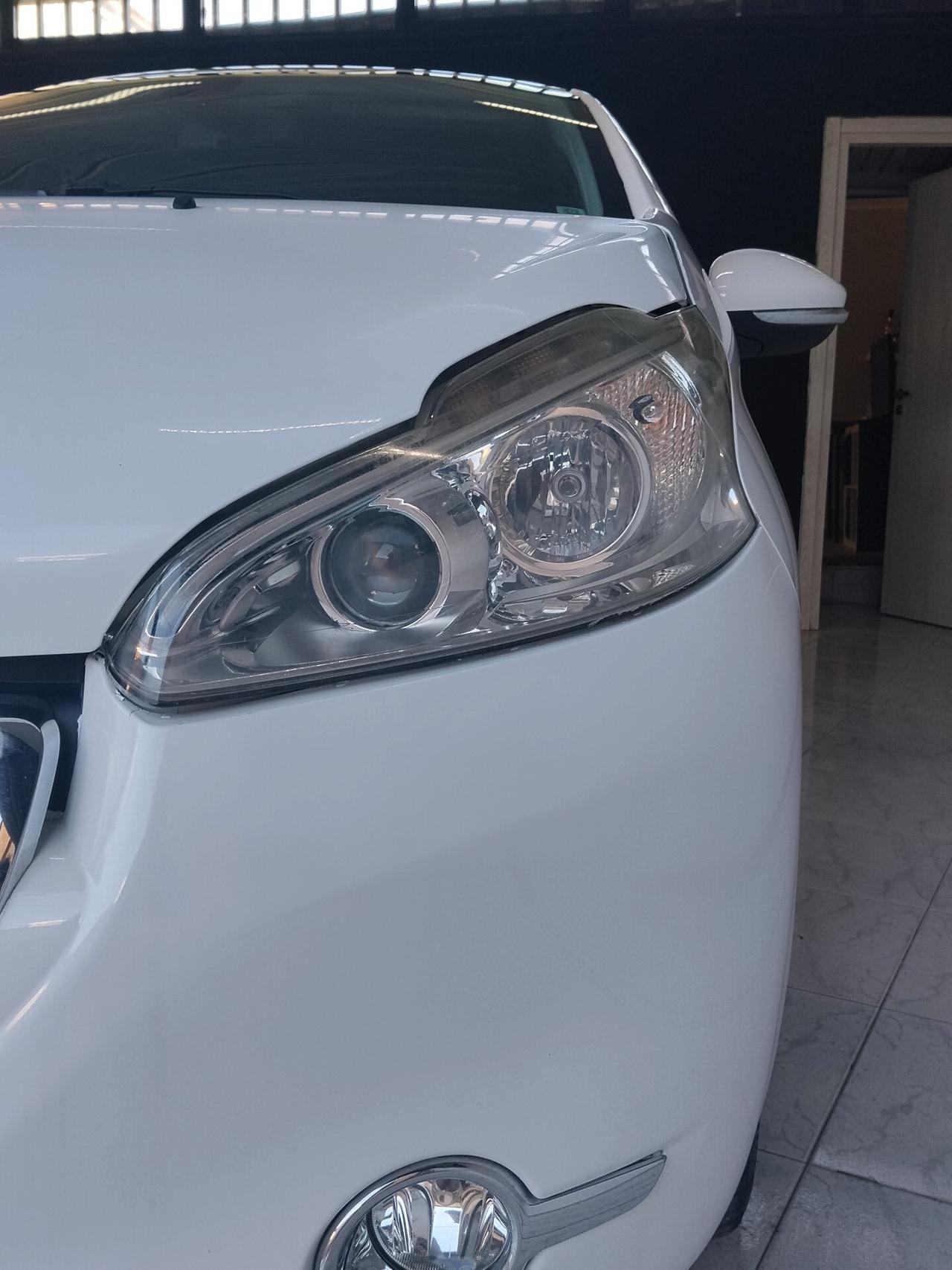 Peugeot 208 1.4 diesel 2013 CON GARANZIA