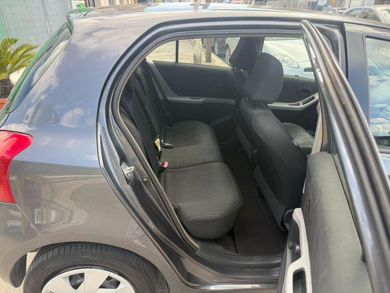 Toyota Yaris 1.0 BENZINA - 5 porte - NEOPATENTATO
