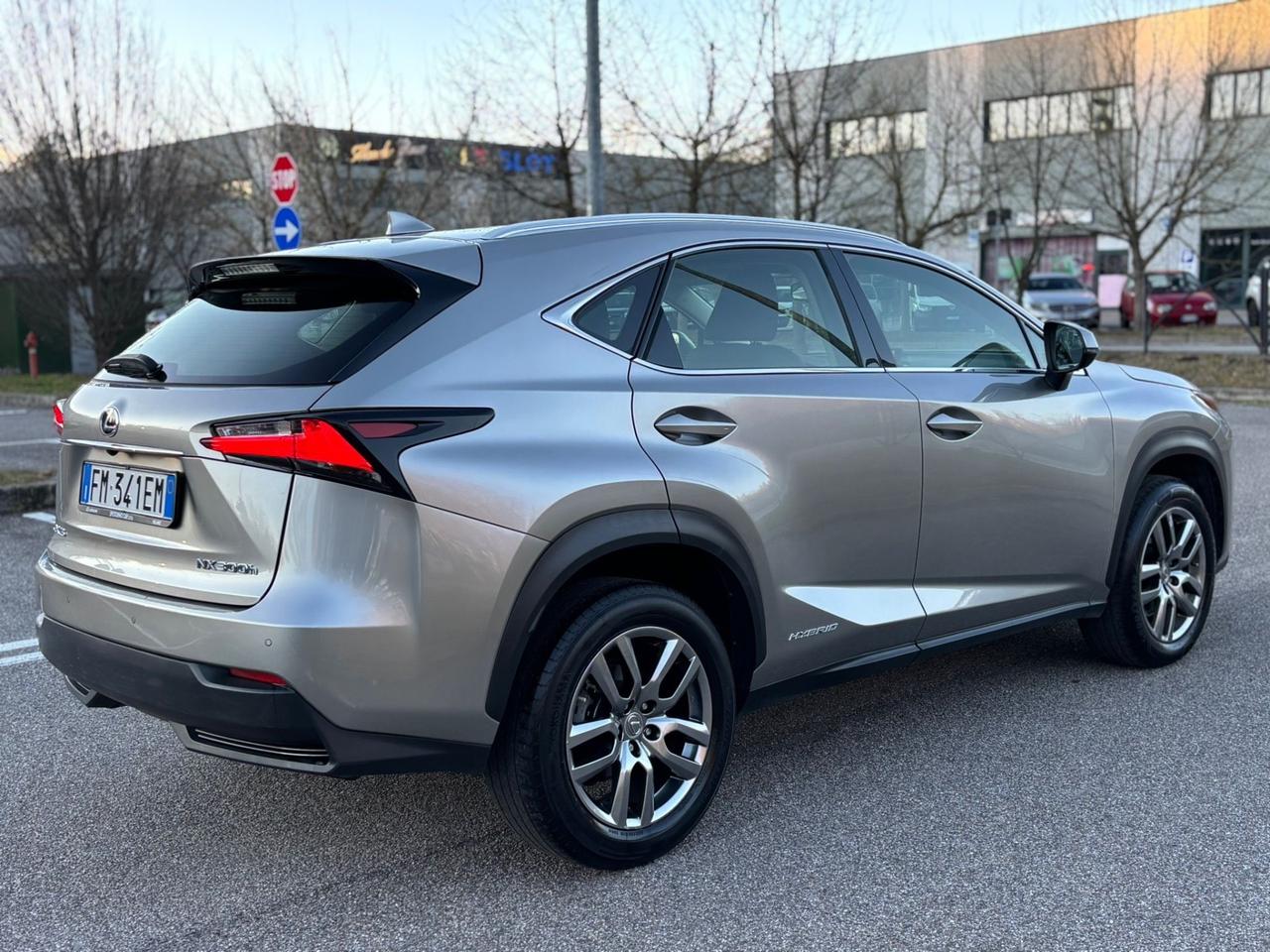 Lexus NX 300h Hybrid 4WD Executive