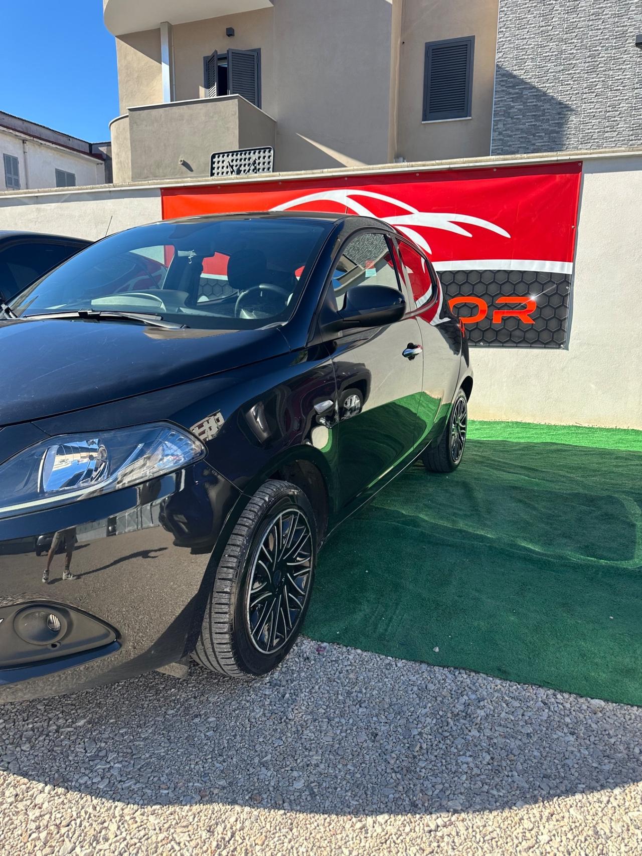 Lancia Ypsilon 1.0 FireFly 5 porte S&S Hybrid Gold