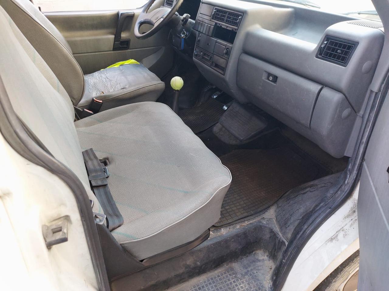 Volkswagen Transporter Base Alta 2.4 Diesel