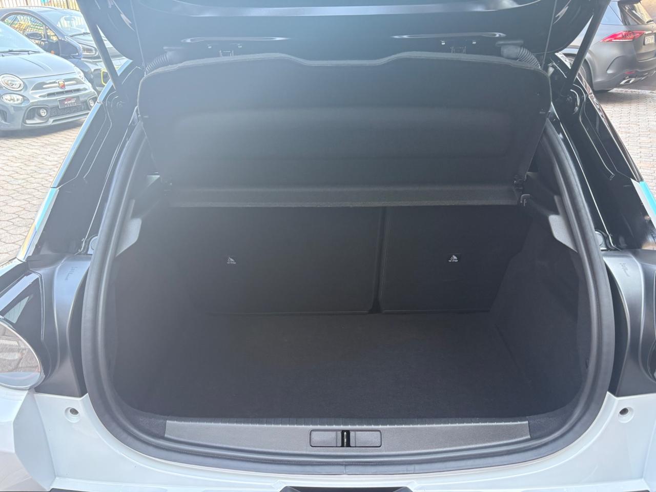 Lancia Ypsilon Hybrid e-DCT HF Line