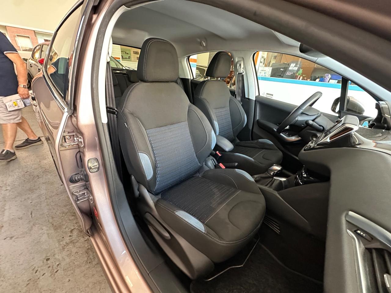 Peugeot 208 1.2 VTi 82 CV 5 porte Allure - Navy Clima Autonavigli