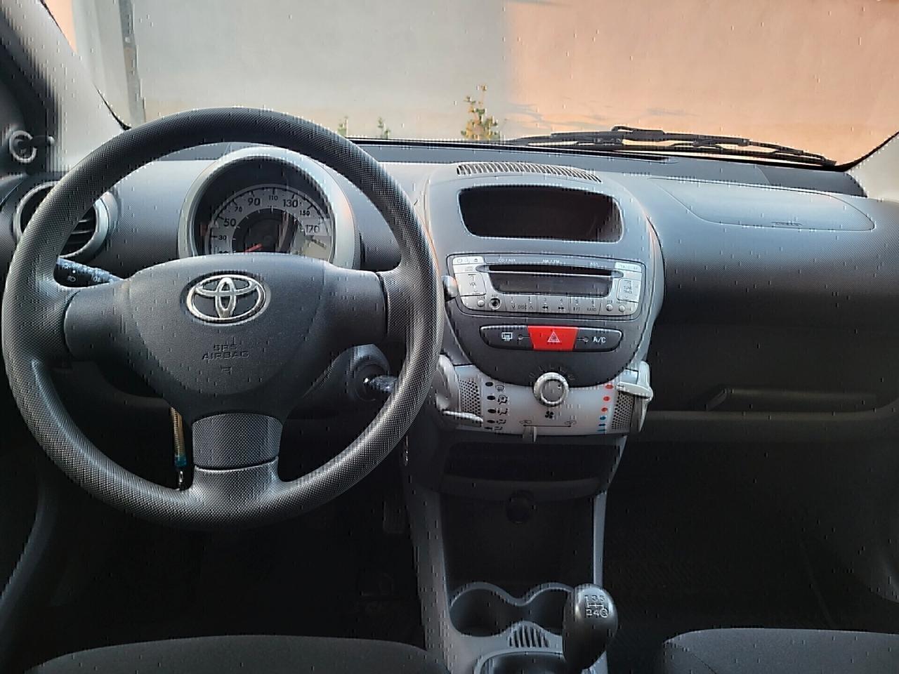 Toyota Aygo 1.0 12V VVT-i 5 porte 04/2011KM 103000