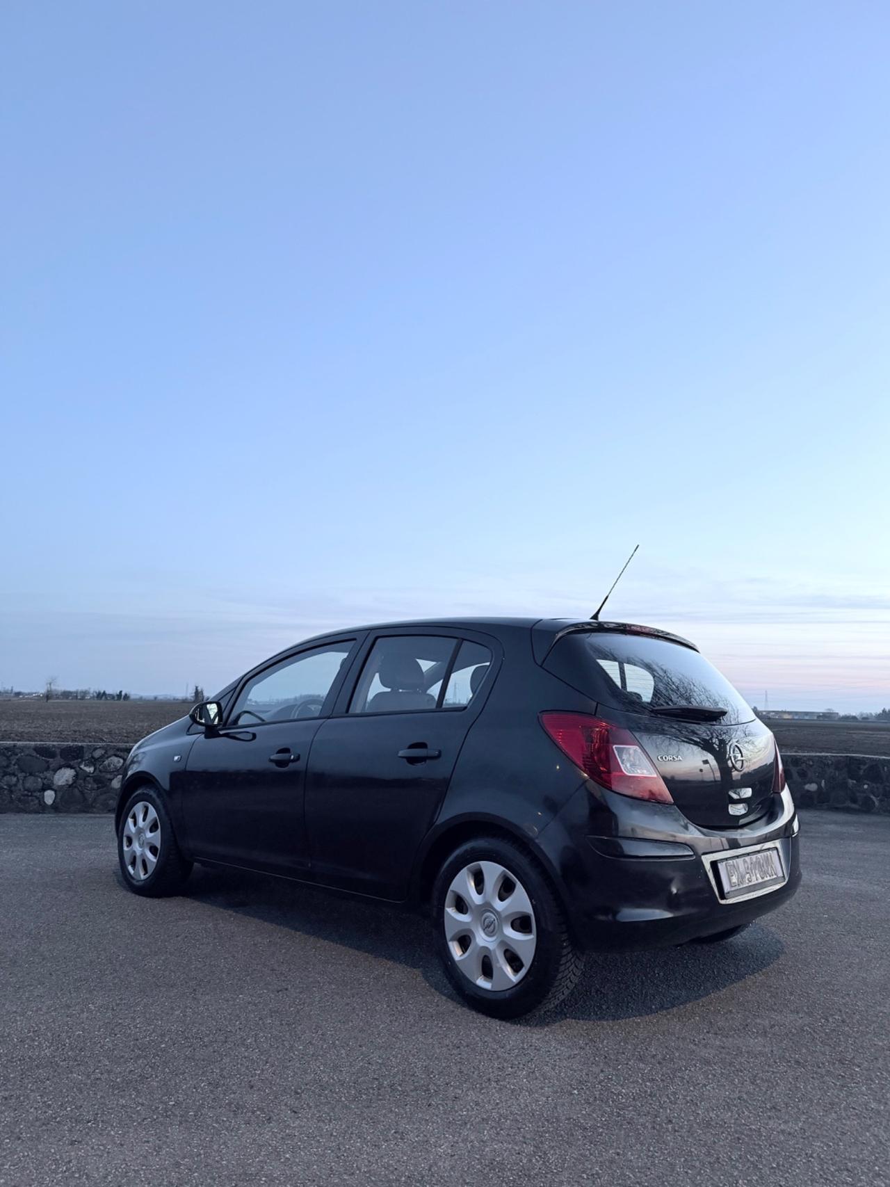 Opel Corsa 1.2 5 porte