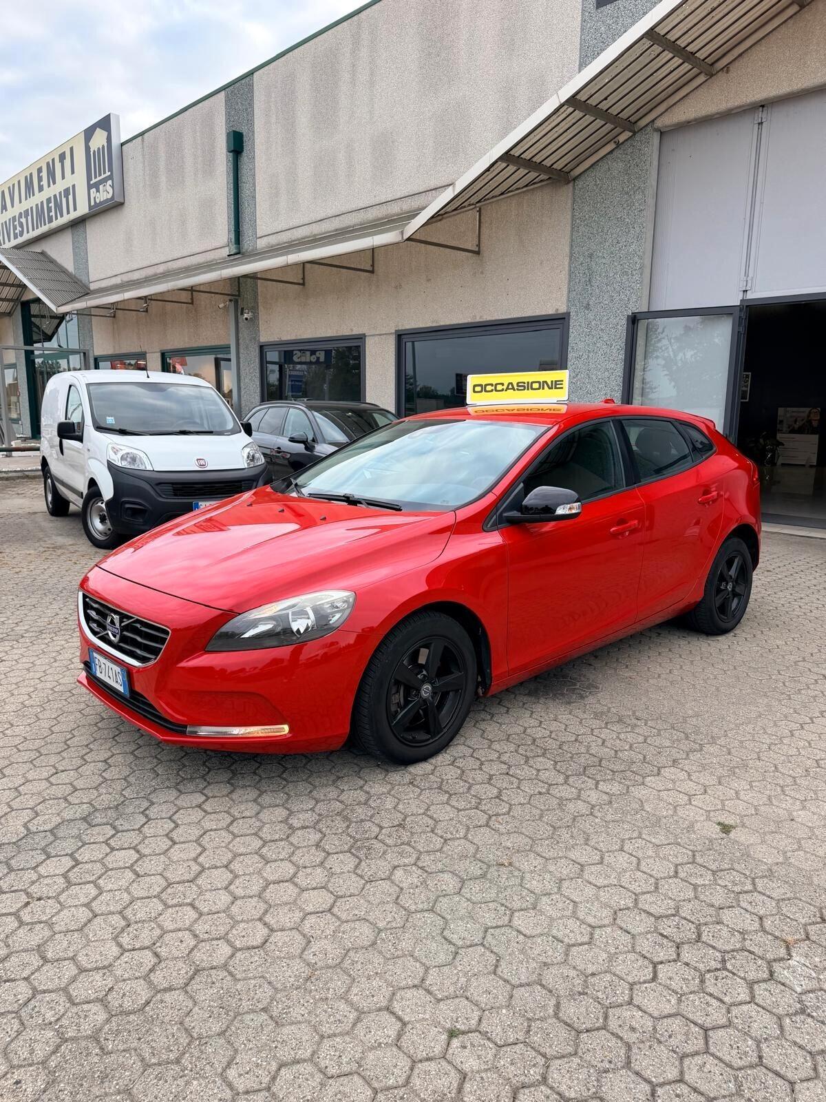 Volvo V40 D2 R-design Momentum