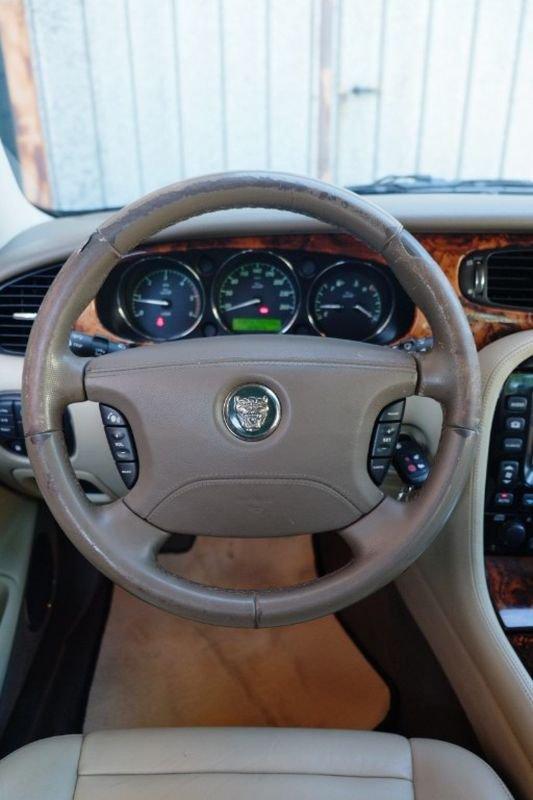 Jaguar XJ 2.7 D V6 cat Executive