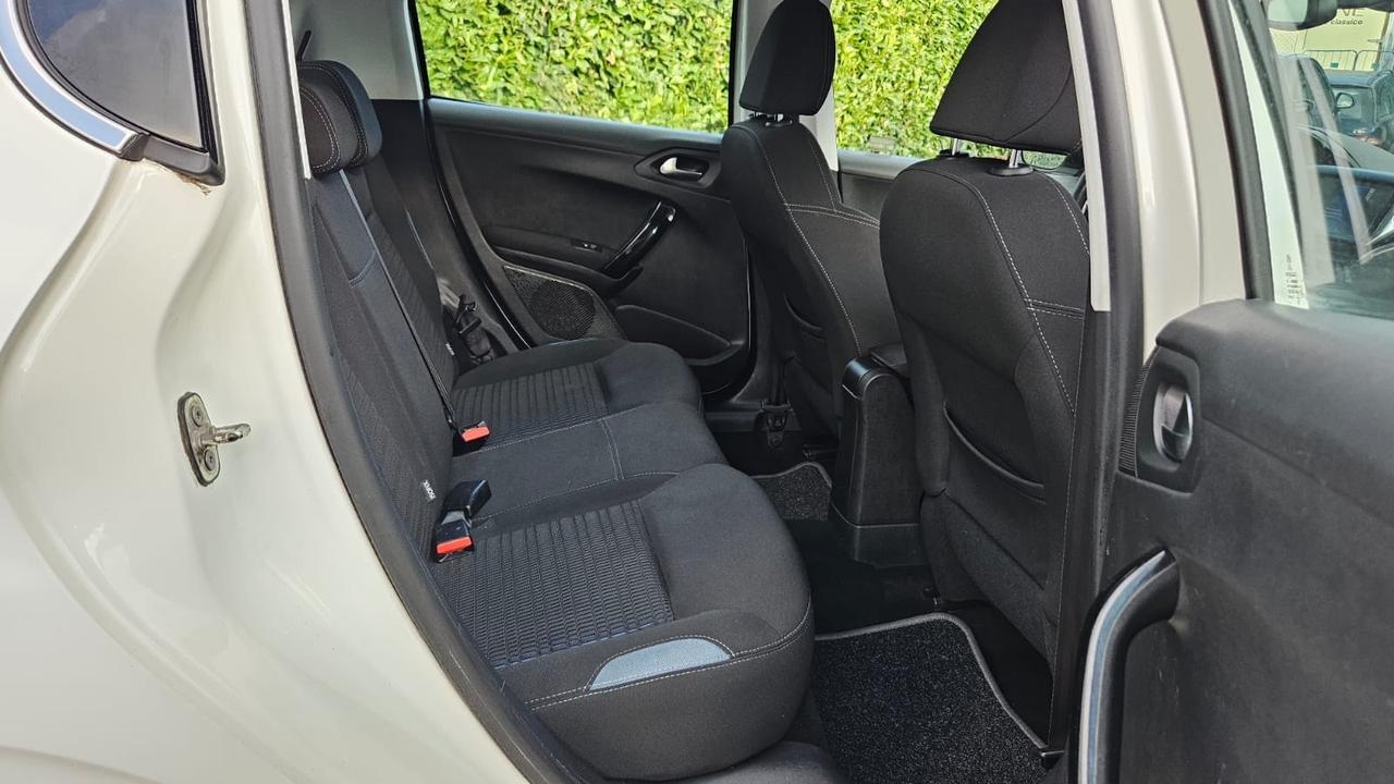 Peugeot 208 1.4 HDi 68 CV Allure EURO5B