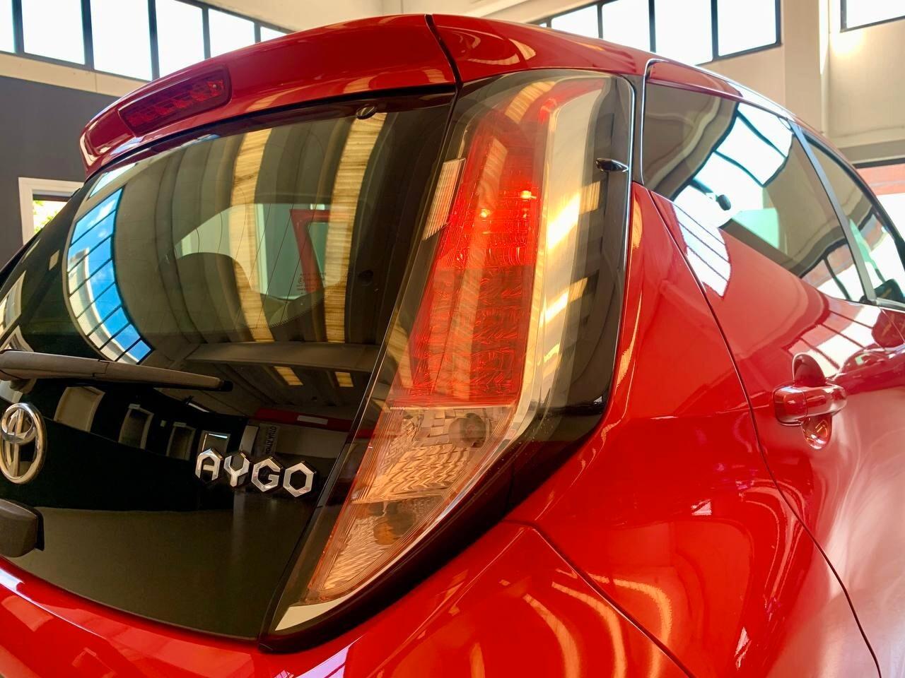 Toyota Aygo 1.0 VVT-i 69 CV 5 porte x-cool *PREZZO PROMO*